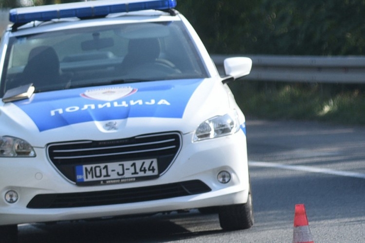 DOBOJ: Maloljetnika udario auto, zadobio teške poverde