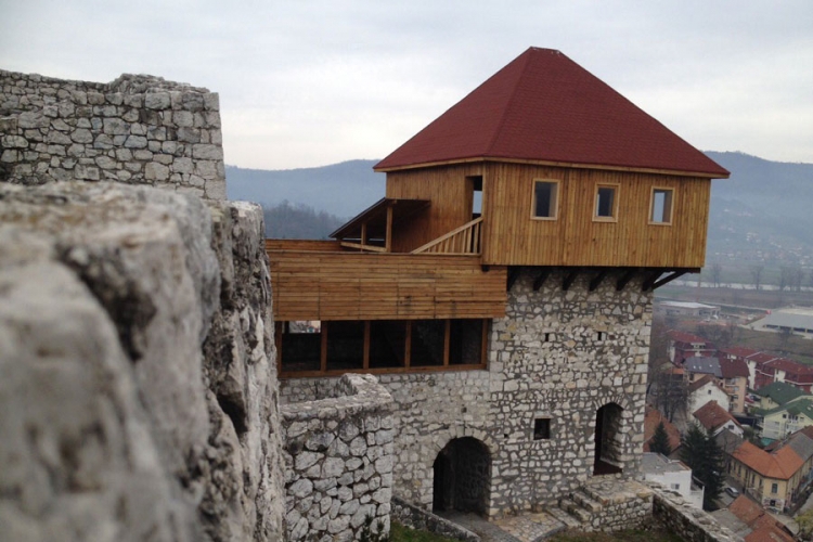 PROBLEM SPORNIH OBJEKATA NA DOBOJSKOJ TVRĐAVI: Od bespravne gradnje niklo partijsko prepucavanje