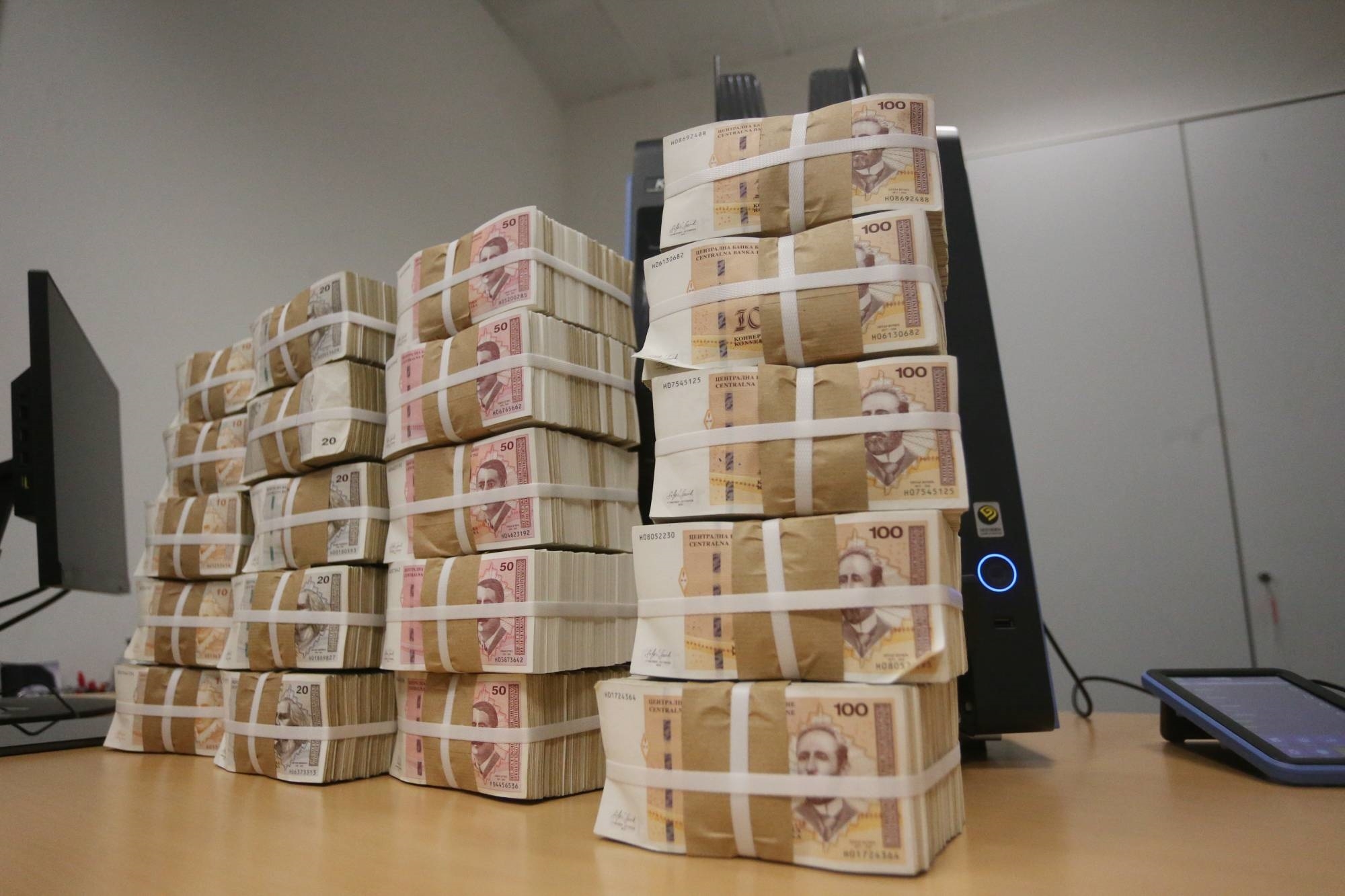 Banke u Srpskoj drastično povećale naknade i zaradile 116 miliona KM