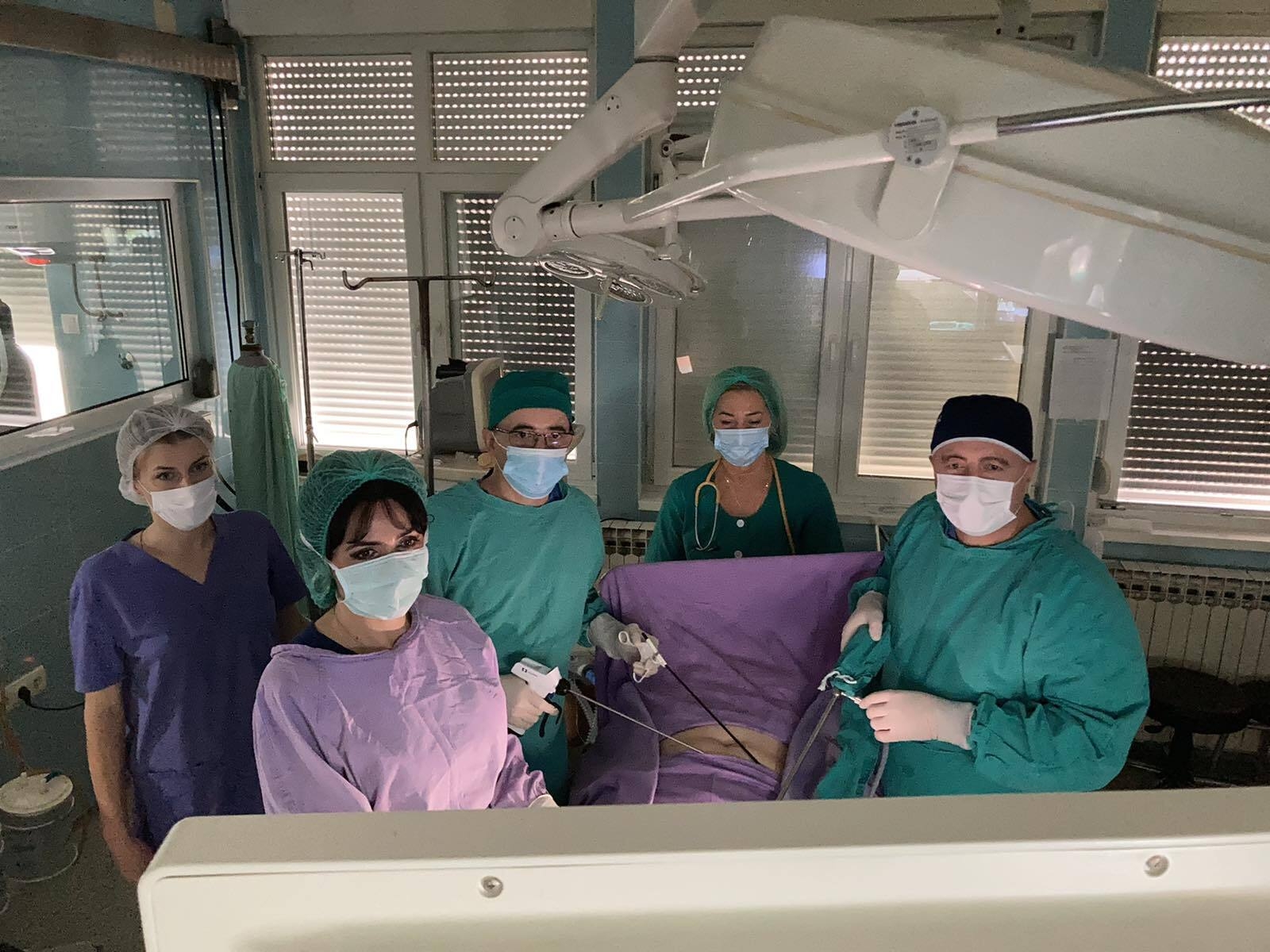 BOLNICA DOBOJ - SLUŽBA ZA HIRURGIJU - Uspješno izvršena prva operacija TEP metodom