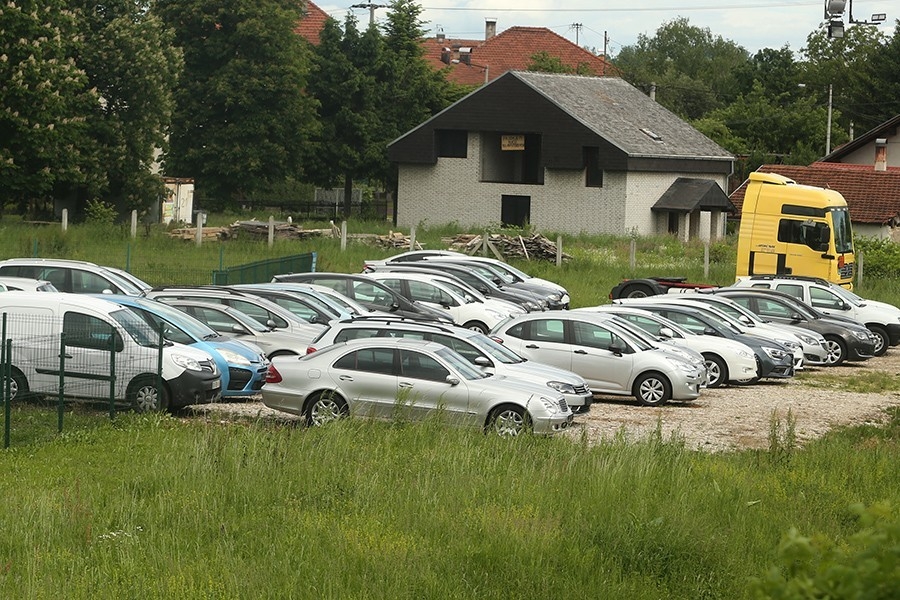 Prevarant ojadio auto kuću iz Banjaluke: Pokazao lažnu uplatnicu, pa odvezao SKUPOCJENOG "AUDIJA"
