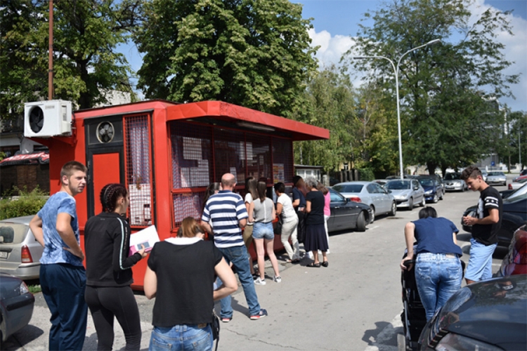 Teško do besplatnih karata za srednjoškolce i studente iz višečlanih porodica u RS