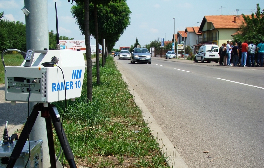 DOBOJ: Mobilnim radarom svaki sat evidentiran 21 prekršaj prekoračenja brzine