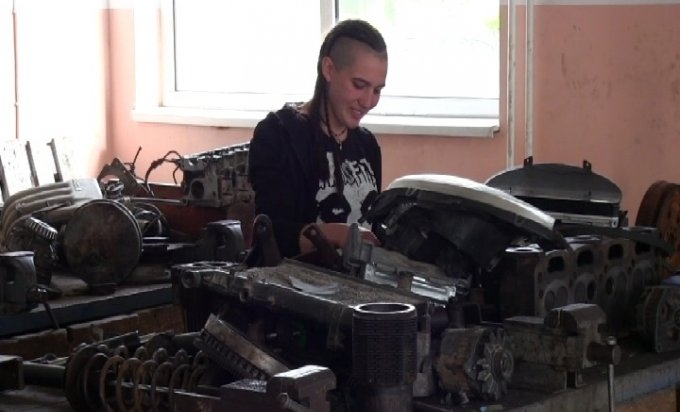 DOBOJ: Iz školske klupe u kamion, Martina Mićić budućnost vidi za volanom (VIDEO)