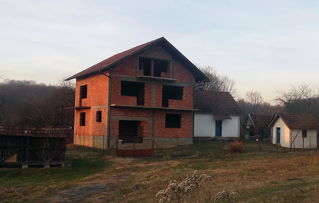 AGENCIJA ZA NEKRETNINE "STAN": Na prodaju dva trosobna stana i jedna kuća (FOTO)