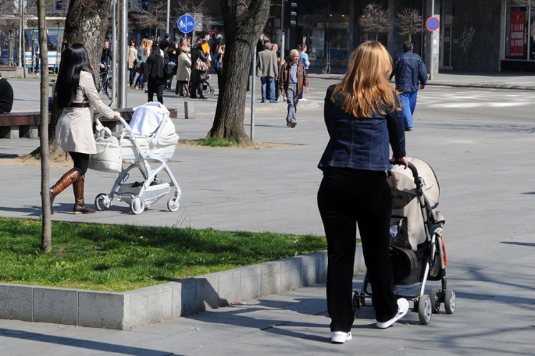 Za materinski dodatak ključan dokaz da ste pola godine bez posla