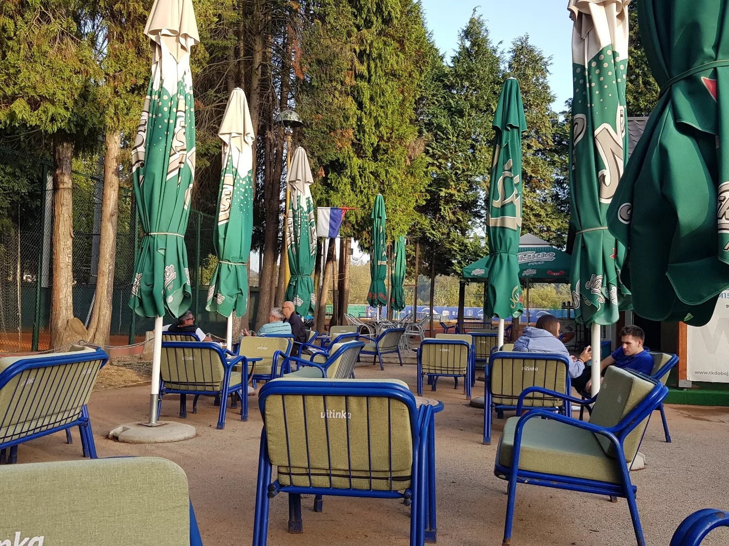 OGLAS ZA POSAO: Kafe bar "TENNIS" traži  konobara ili konobaricu