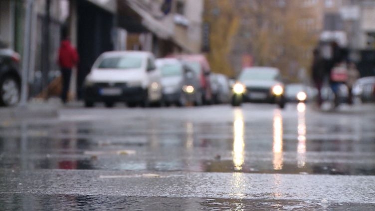 PUTEVI: Ledena kiša na zapadu, poledica u višim krajevima