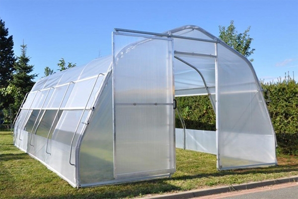 JAVNI POZIV za podnošenje zahtjeva za dodjelu plastenika od 100 m² sa sadnim/sjemenskim materijalom, sistemom za navodnjavanje i dodatnom opremom