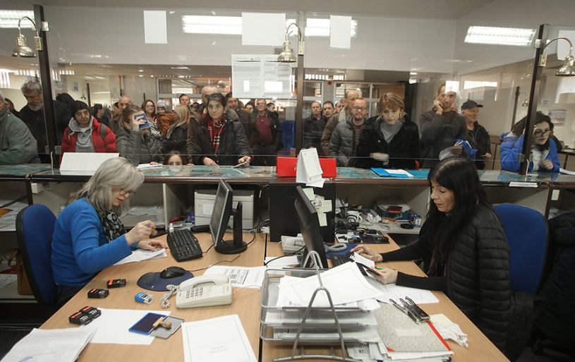 KAKO DO ZDRAVSTVENOG OSIGURANJA U RS: Ljudi zbunjeni, a vrijeme otkucava!