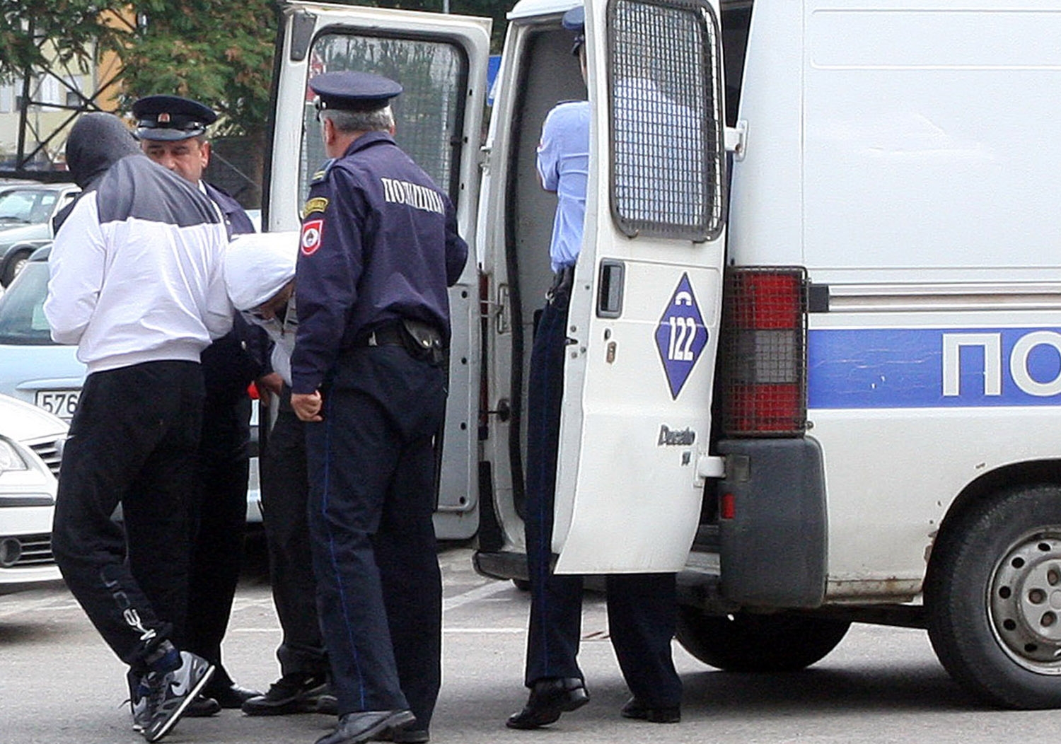 DOBOJ: Pijana braća napala i povrijedila policajce