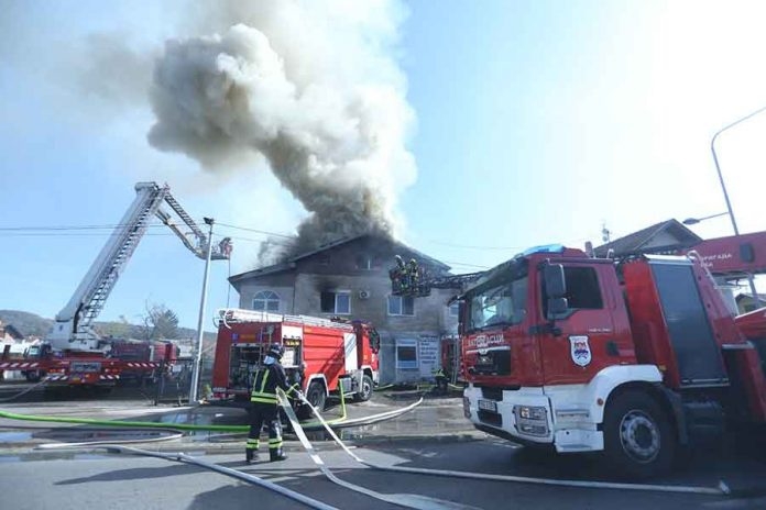 DOBOJ: Neispravne elektroinstalacije izazvale požar u skladištu