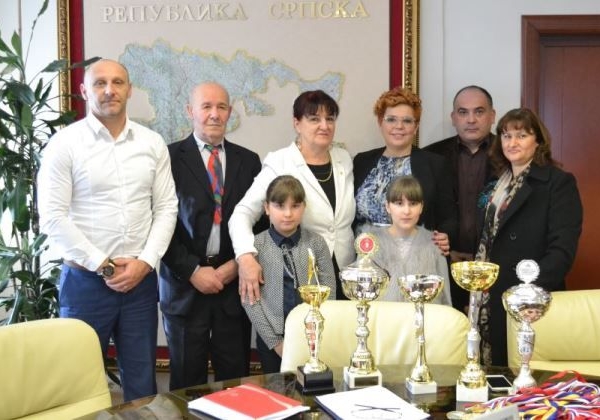 TESLIĆ: Sestre Milana i Maša Babić budućnost šaha u Srpskoj