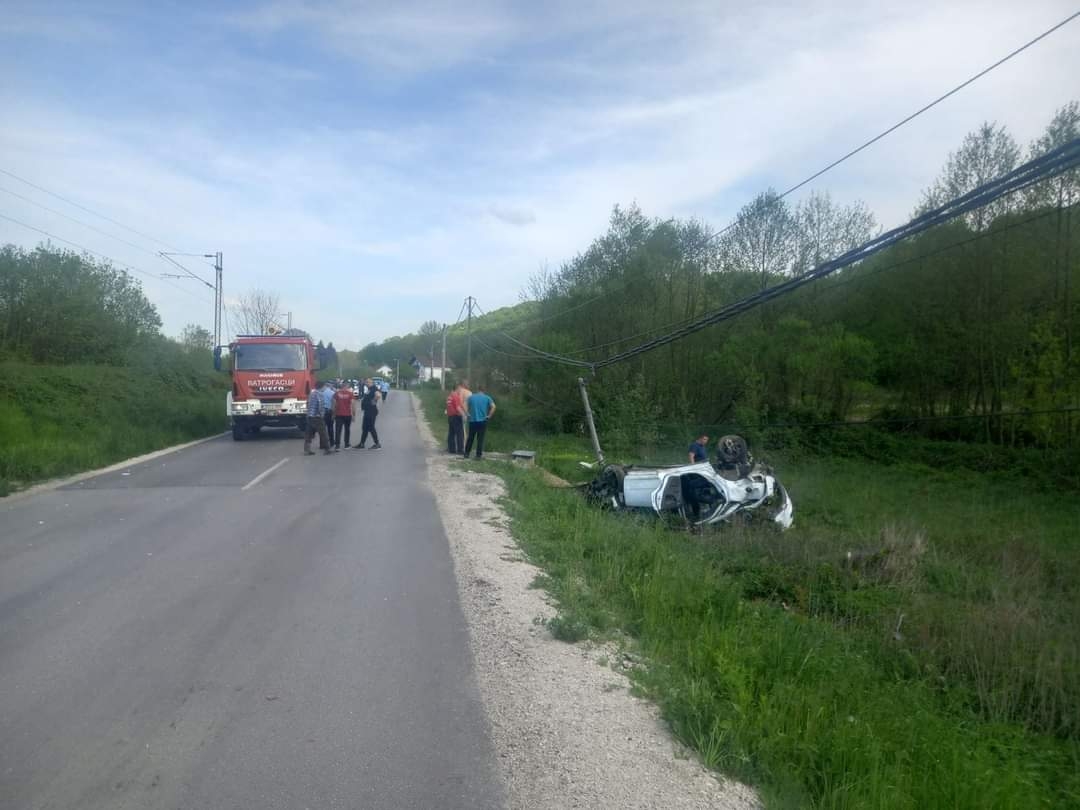 JEDNO LICE TEŽE POVRIJEĐENO: Saobraćajna nesreća u Stanarima. (FOTO)