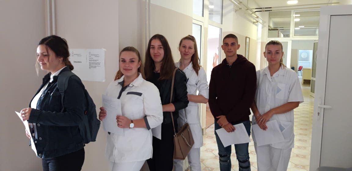 DOBOJ: Akcija dobrovoljnog davanja krvi učenika Medicinske škole (FOTO)