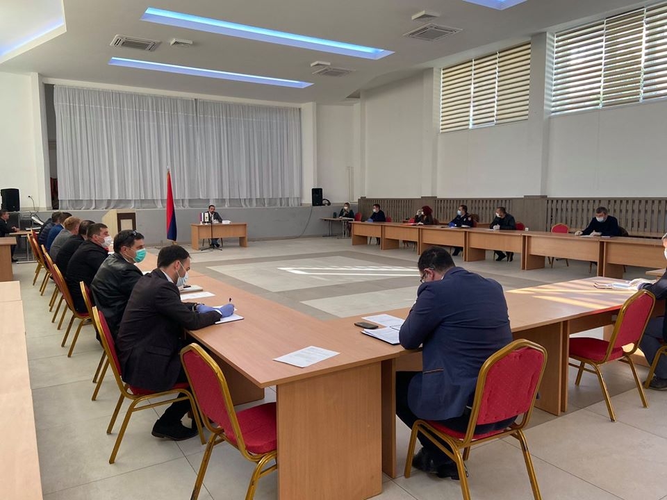 DOBOJ: Zaražena četiri zdravstvena radnika – mjere i naredbe produžene do 11. maja