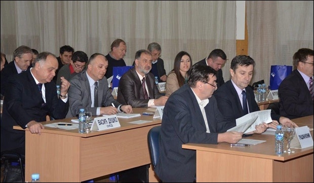 DOBOJ: SDS ostao na tronu