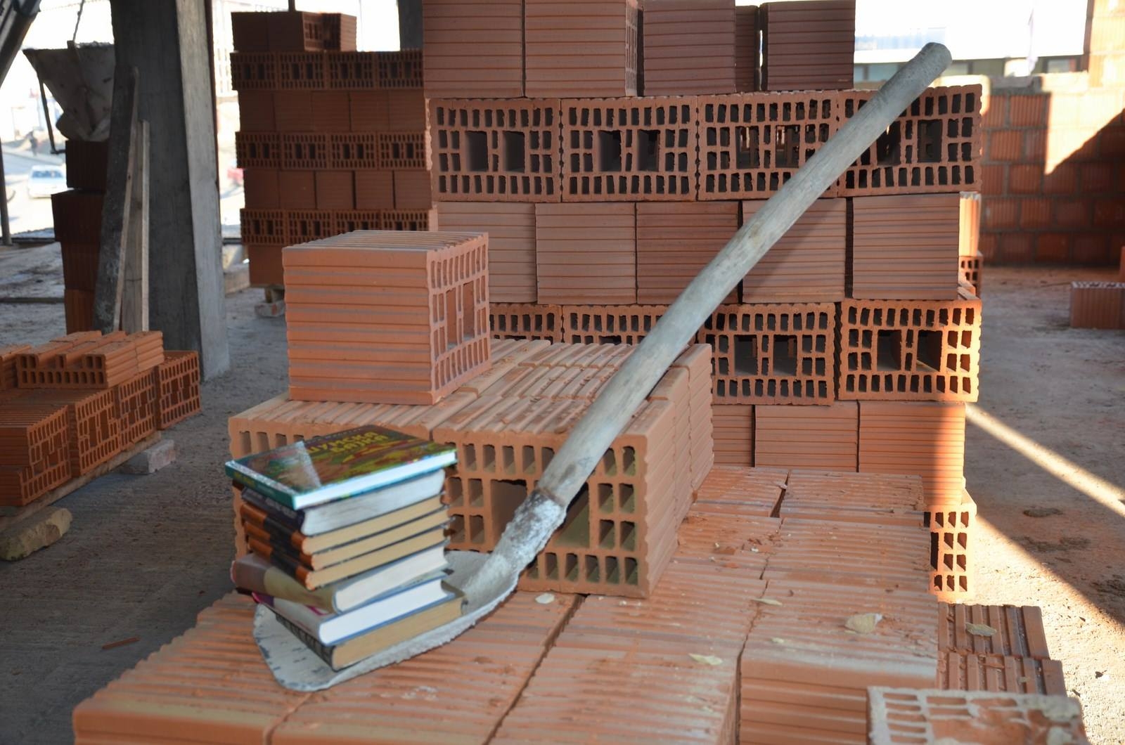 OKOM KAMERE: Biblioteka sija novim sjajem (FOTO)