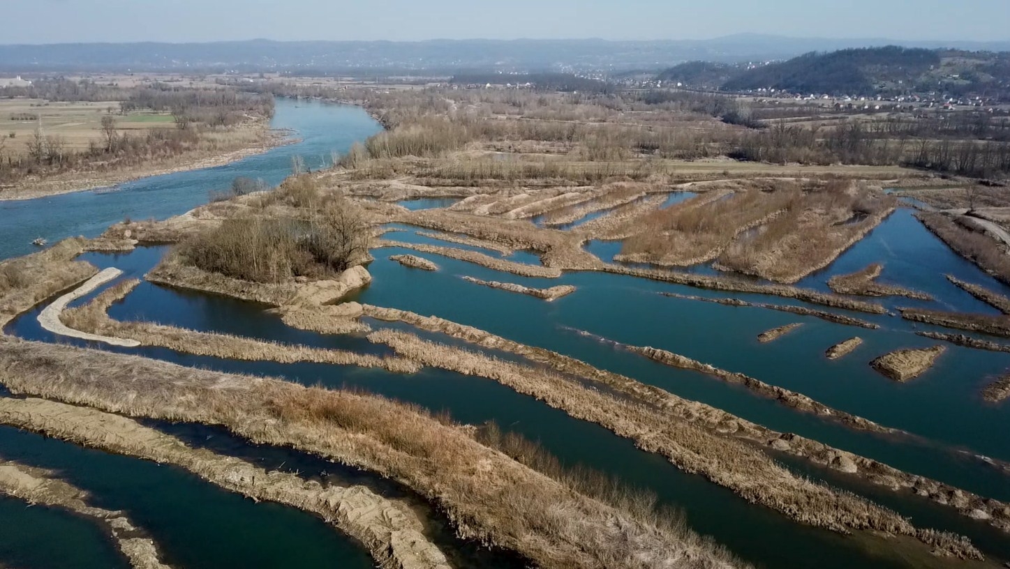 DOBOJ: Ilegalna eksploatacija šljunka uništila obale rijeka (VIDEO)