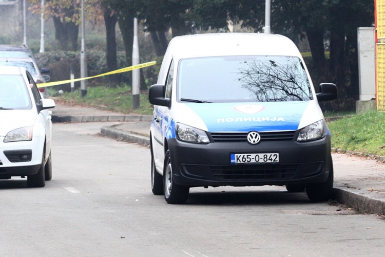 NEZAPAMĆENA TRAGEDIJA U TESLIĆU Majka preminula, ćerka u kritičnom stanju nakon što su zajedno PREREZALE VENE