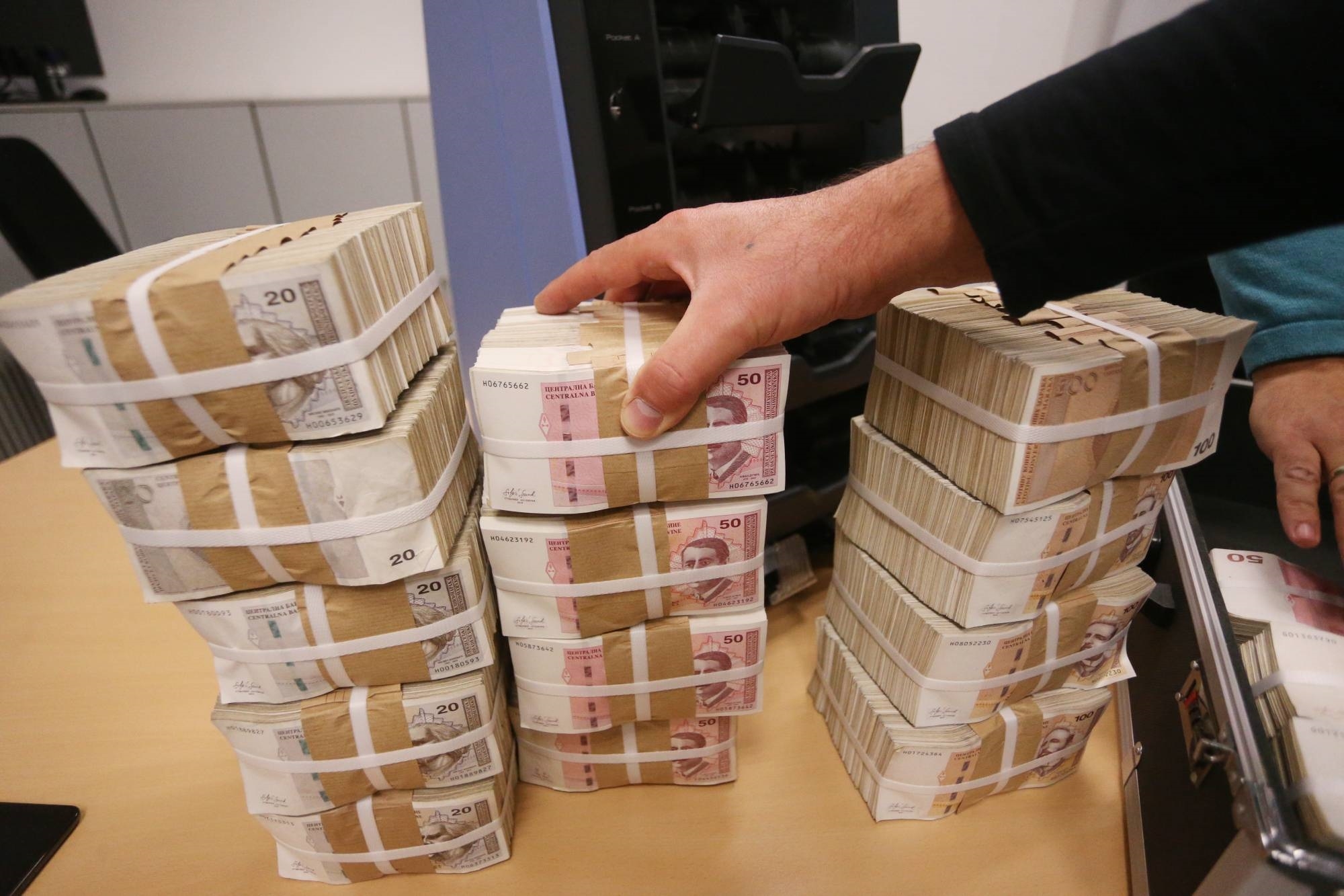 Srpska se sljedeće godine direktno i indirektno zadužuje 1,9 milijardi KM