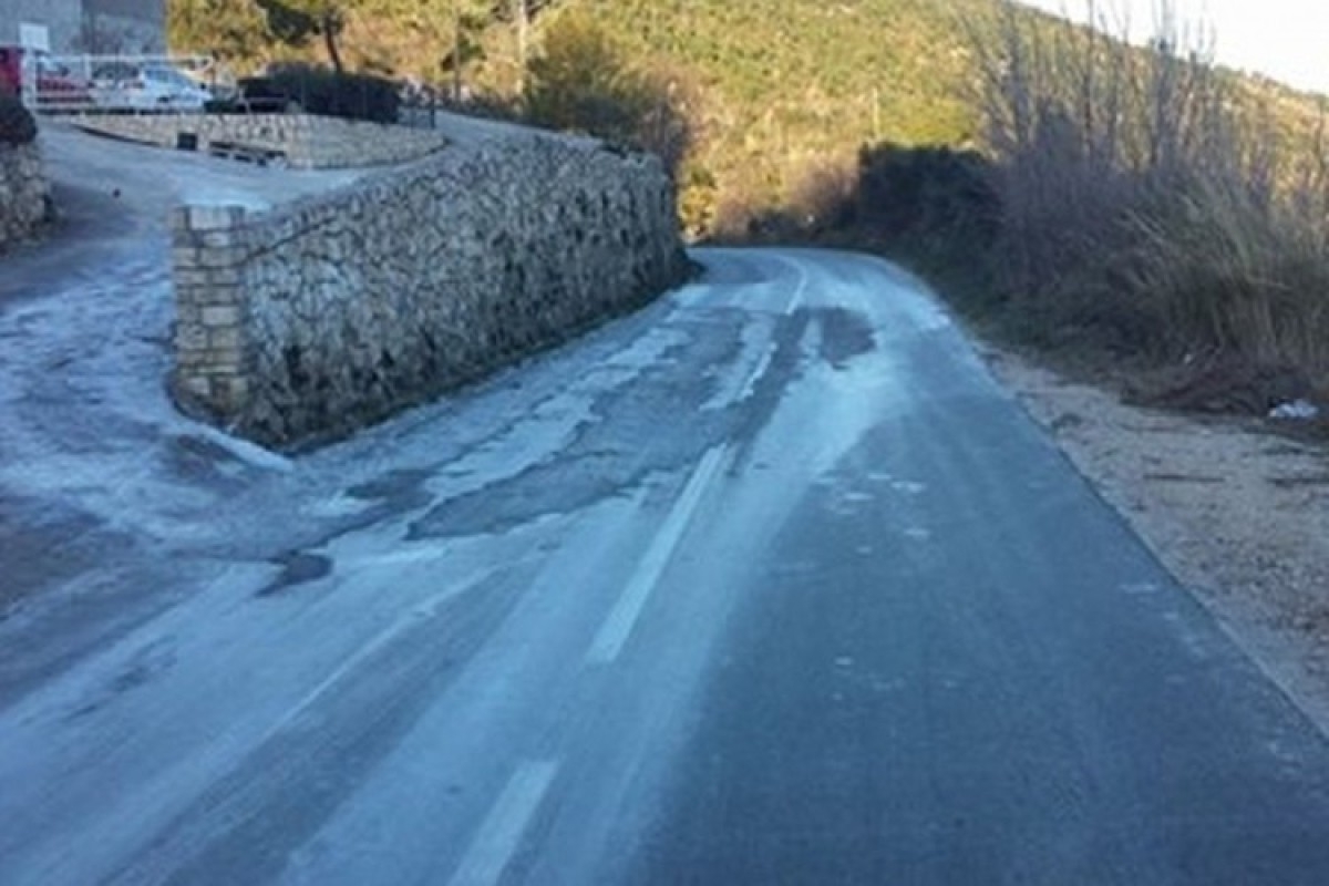 PUTEVI: Vozači oprez zbog poledice
