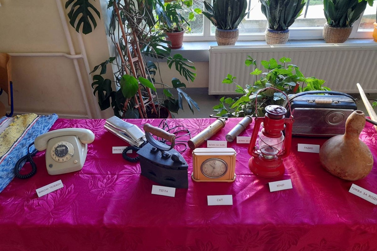 DOBOJ: Osnovci donijeli duh prošlih vremena (FOTO)