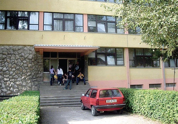 Direktor dobojskog Doma učenika ucenjivao volonterku