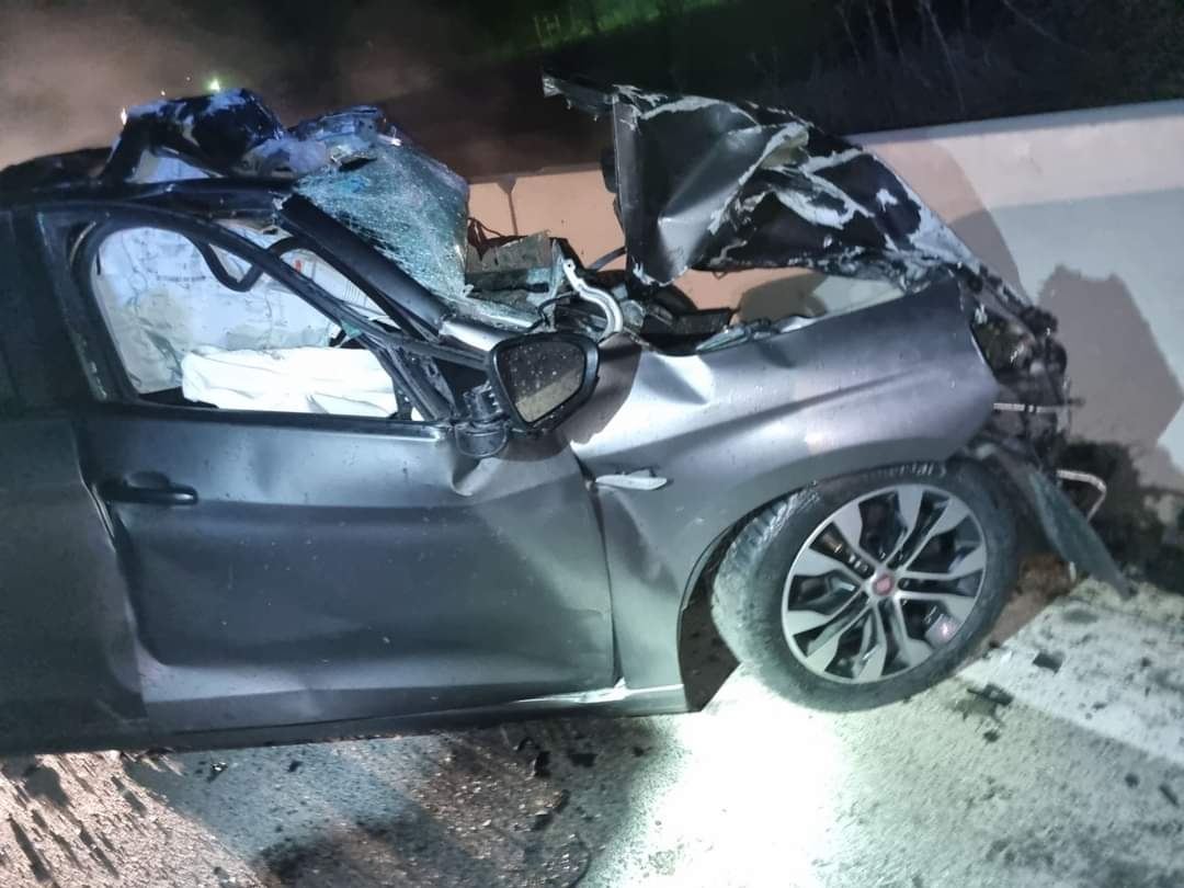 TEŠKA SAOBRAĆAJNA NESREĆA KOD DOBOJA: Dramatične scene na putu M17, ima poginulih. (FOTO)
