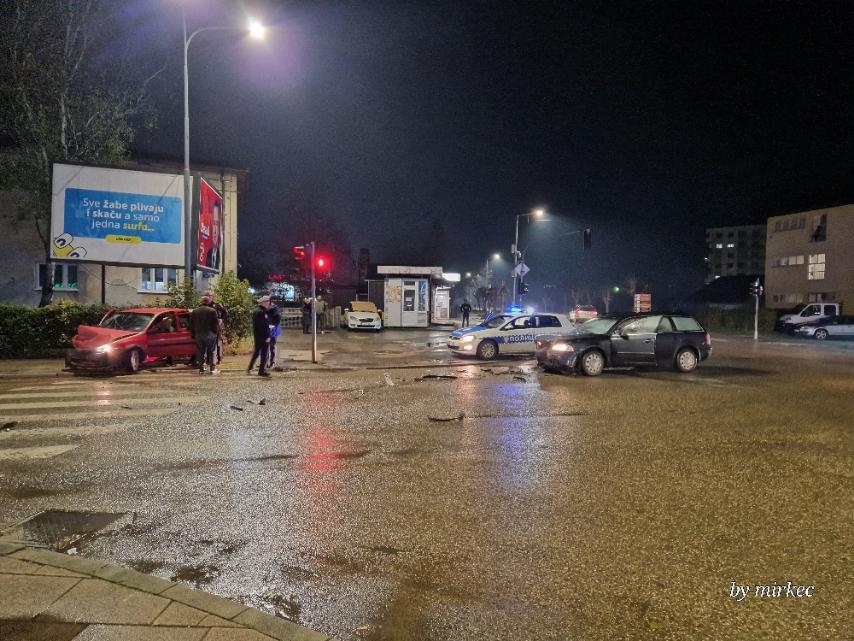 DOBOJ: Tri lica povrijeđena u sudaru dva vozila (FOTO) (VIDEO)