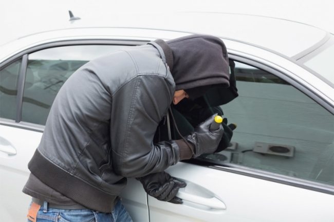 DOBOJ: Sa parkinga ukraden "golf pet"
