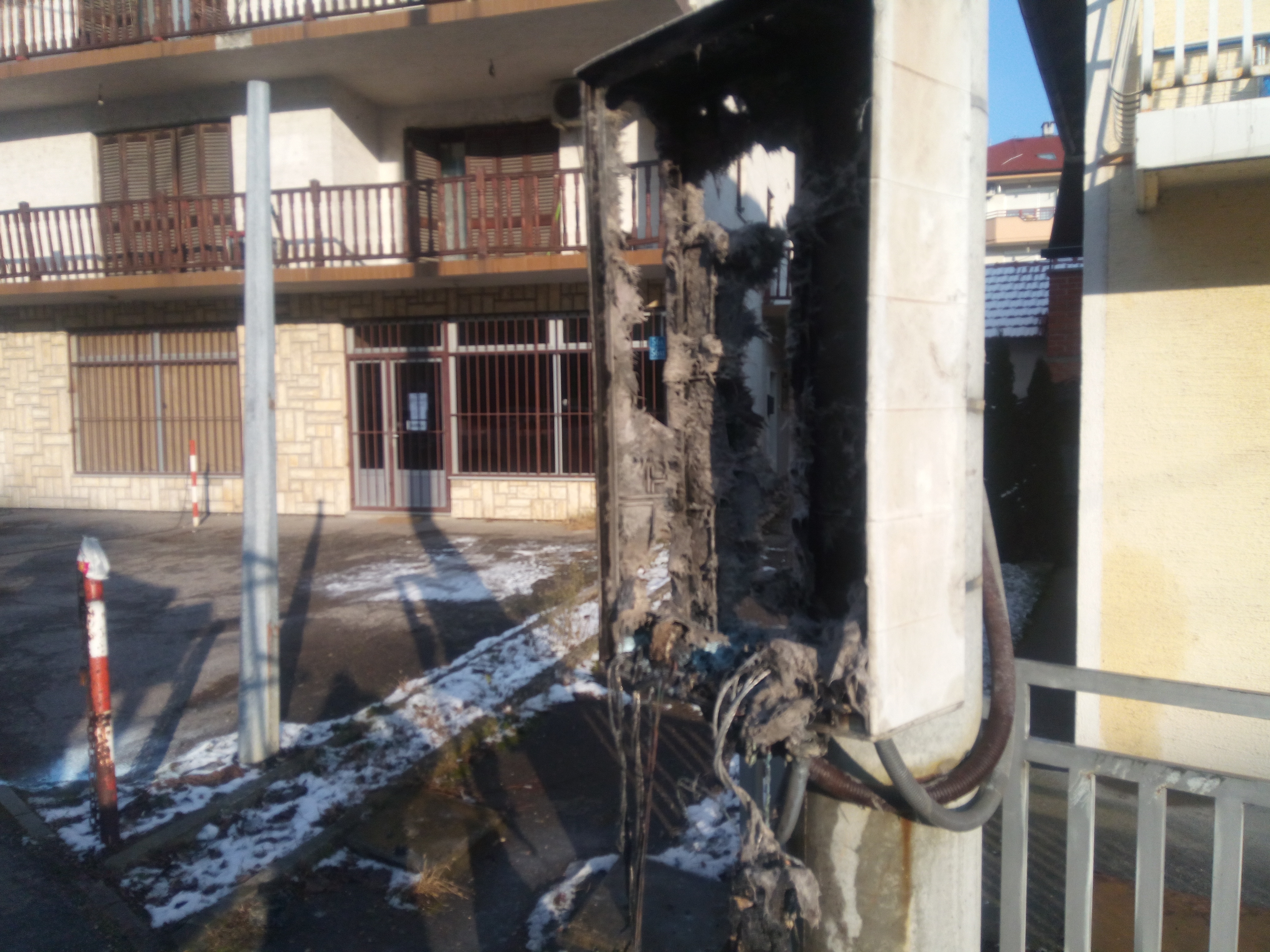 INTERVENCIJE DOBOJSKIH VATROGASACA I ELEKTROINSTALATERA: Požar u Kolubarskoj (FOTO) (VIDEO)
