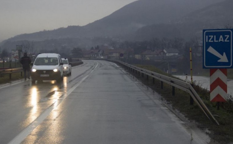PUTEVI: Kolovozi mjestimično vlažni, jak vjetar u Hercegovini