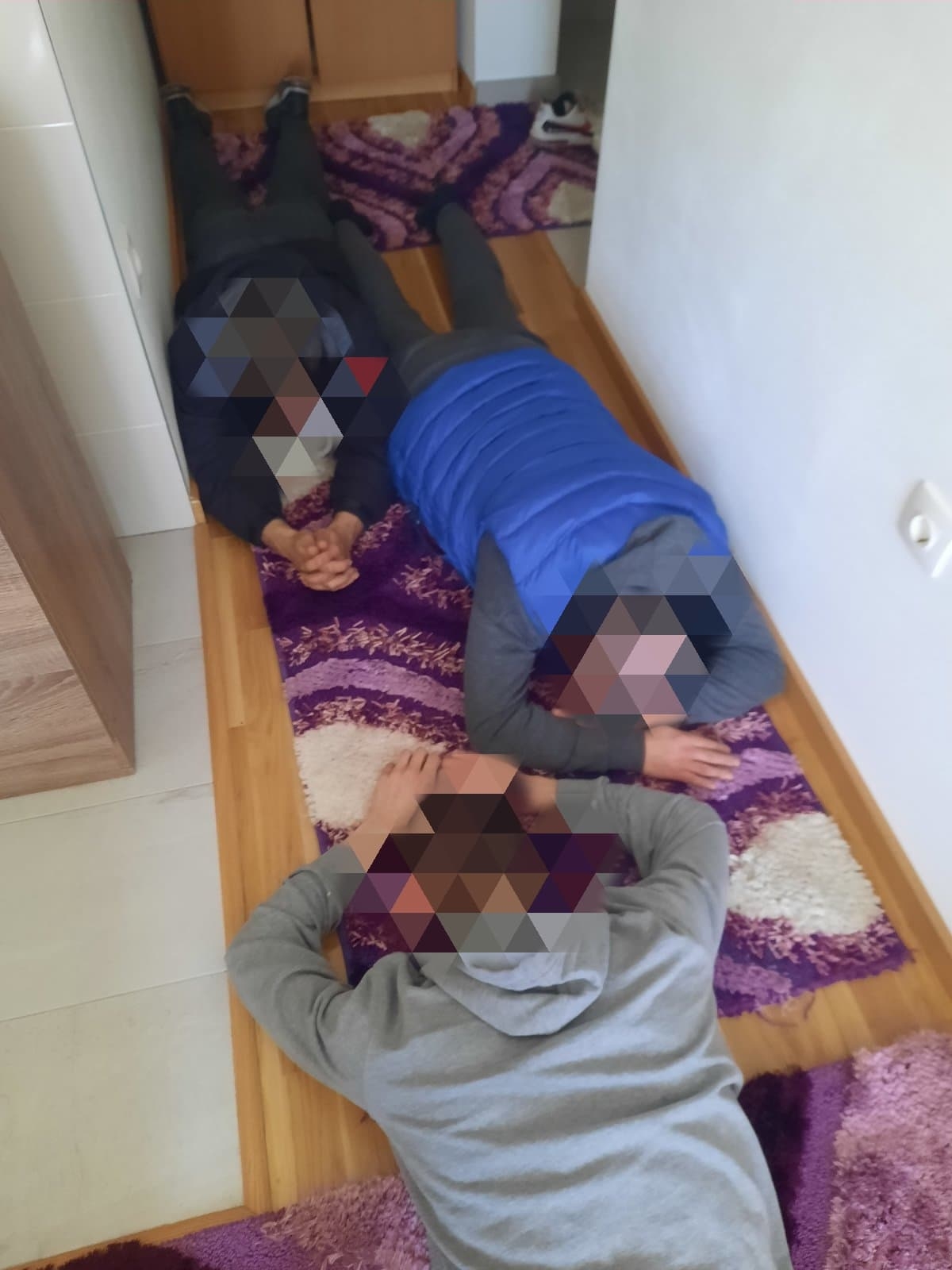 DOBOJ: Pohapšeni dileri, drogu spremili za prodaju na ulici