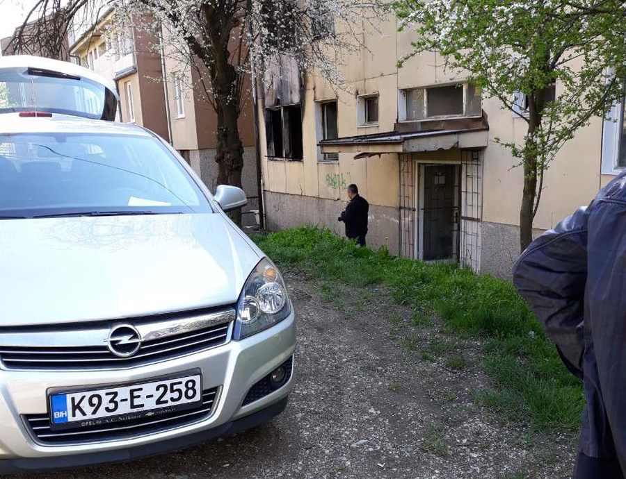 DOBOJ: Hranio mačke ispred zgrade, a sat vremena kasnije ugušio se u požaru u svom stanu