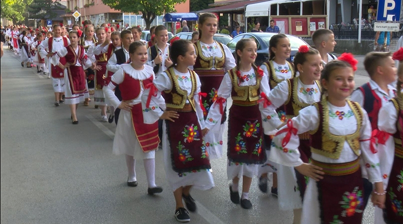 DOBOJ: Folkloraši svome gradu