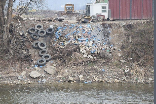 DOBOJU PRETI OPASNI OTPAD: Kancerogeno smeće iz FBiH pod okriljem noći stiže na prigradsko područje?