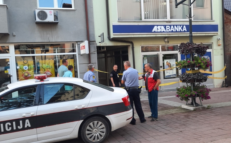 GRAČANICA  Tokom noći provaljeno u banku, policija na terenu