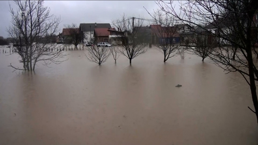 Vanredno u Kozarskoj Dubici, klizište prijeti pucanju nasipa