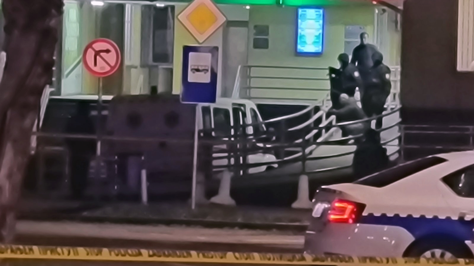 DOBOJ: Bokiran prilaz hitnoj pomoći, lice u sanitskom vozilu sa bombom (VIDEO)