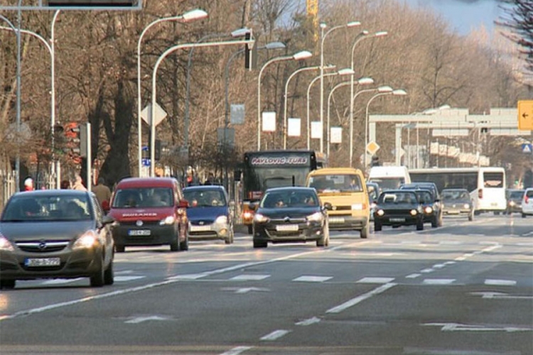 PUTEVI: Kolovozi suvi, saobraćaj bez zastoja