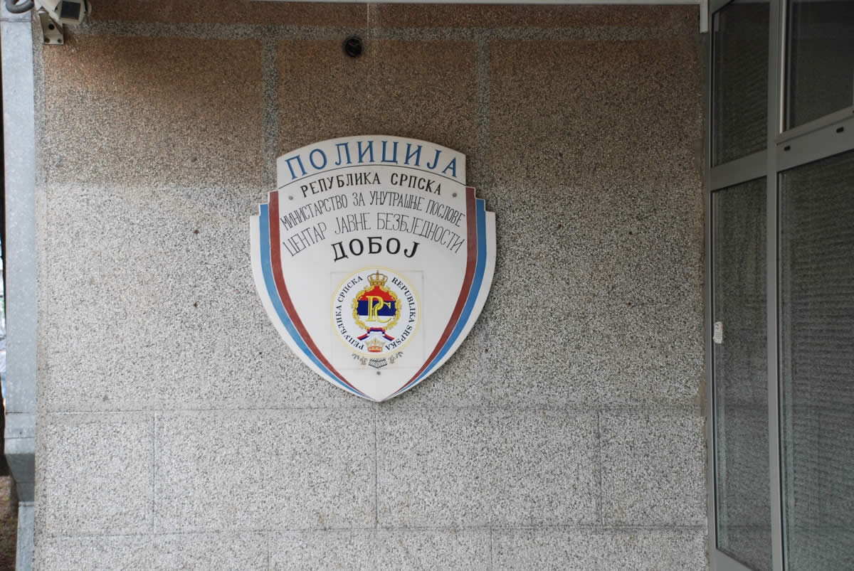 DOBOJ: Pijani muškarac u centru pucao iz gasnog pištolja