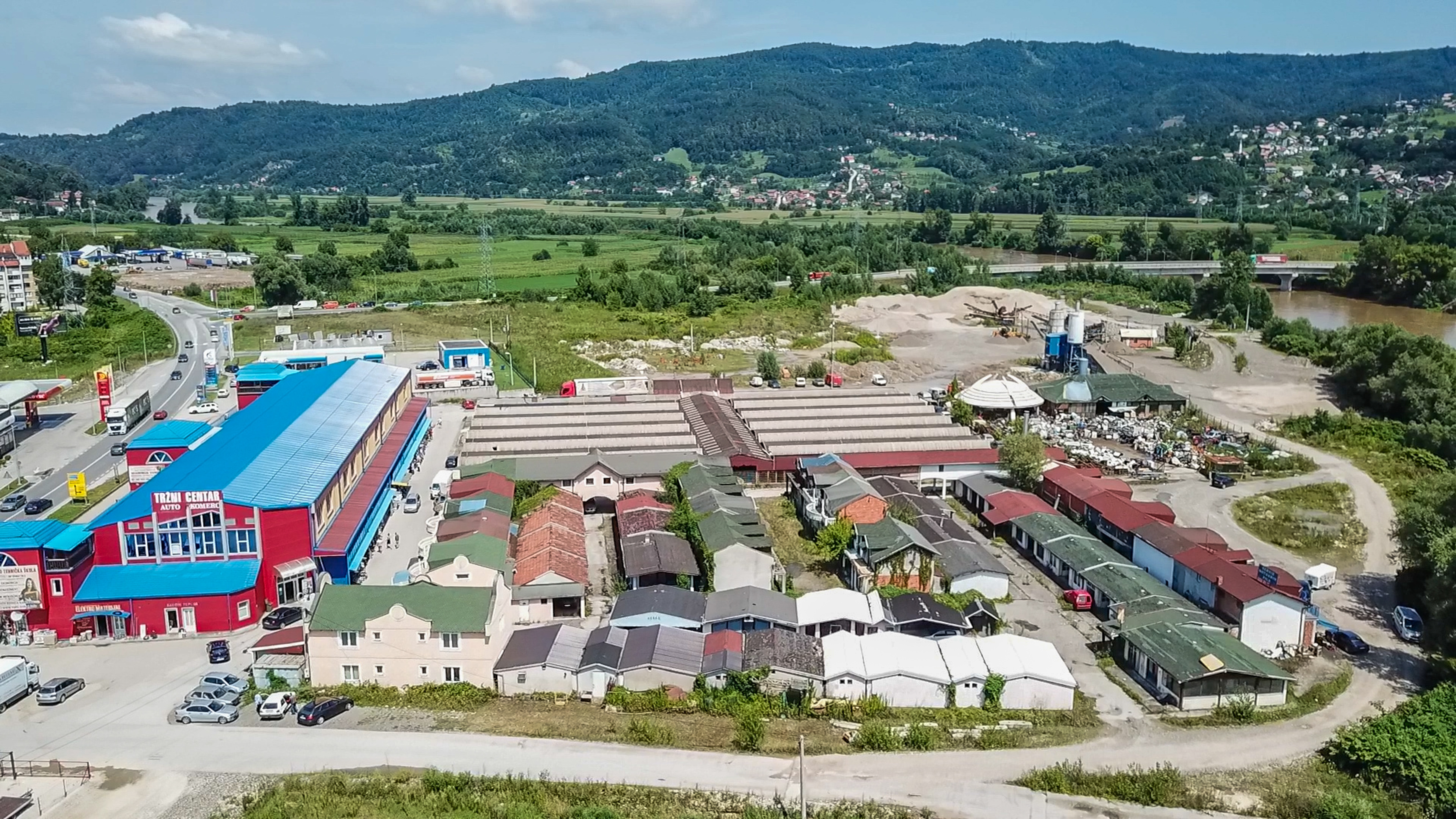 GRAĐANI TRAŽE: Ukloniti deponovani materijal i izgrađene objekte sa vodoplavnog područja!