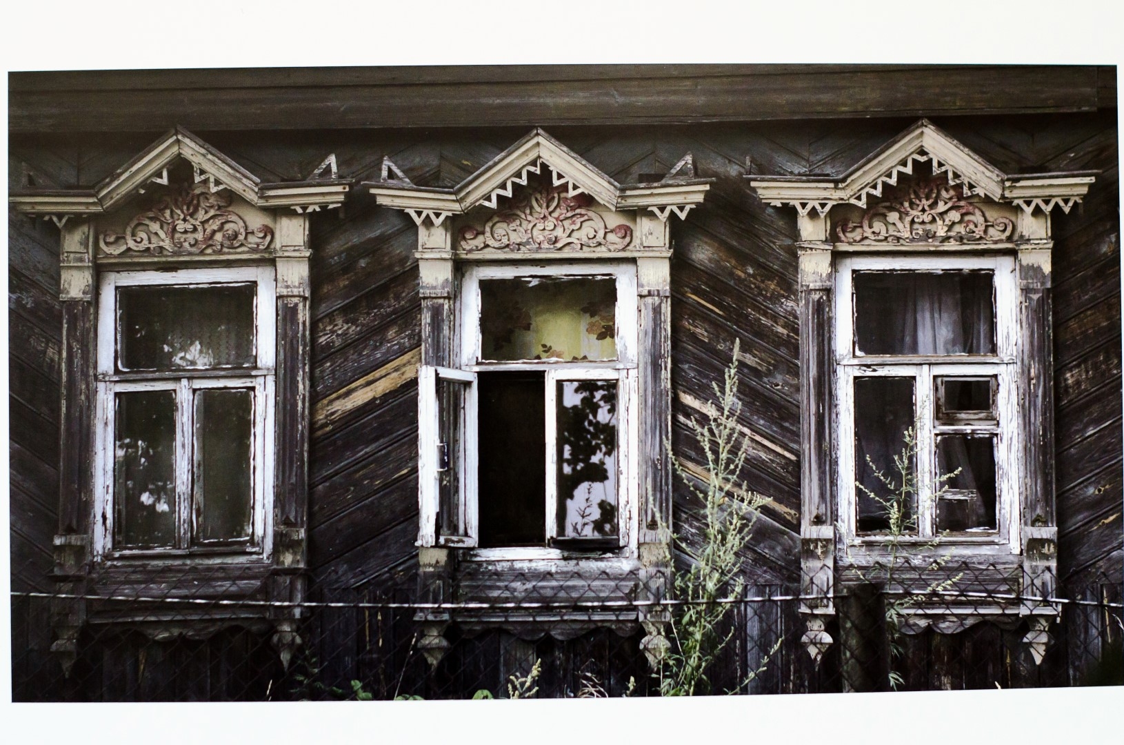 DOBOJ: Otvorena izložba fotografije "Hramovi i sela Rusije - glas tišine" (FOTO)