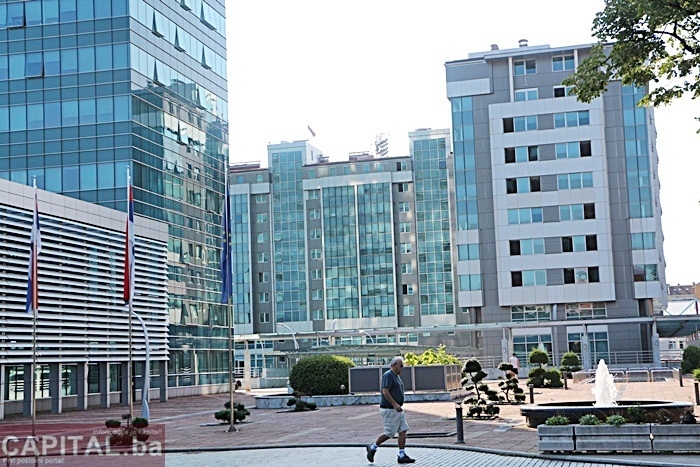 Niko ne želi da zaustavi prokišnjavanje zgrade Vlade RS