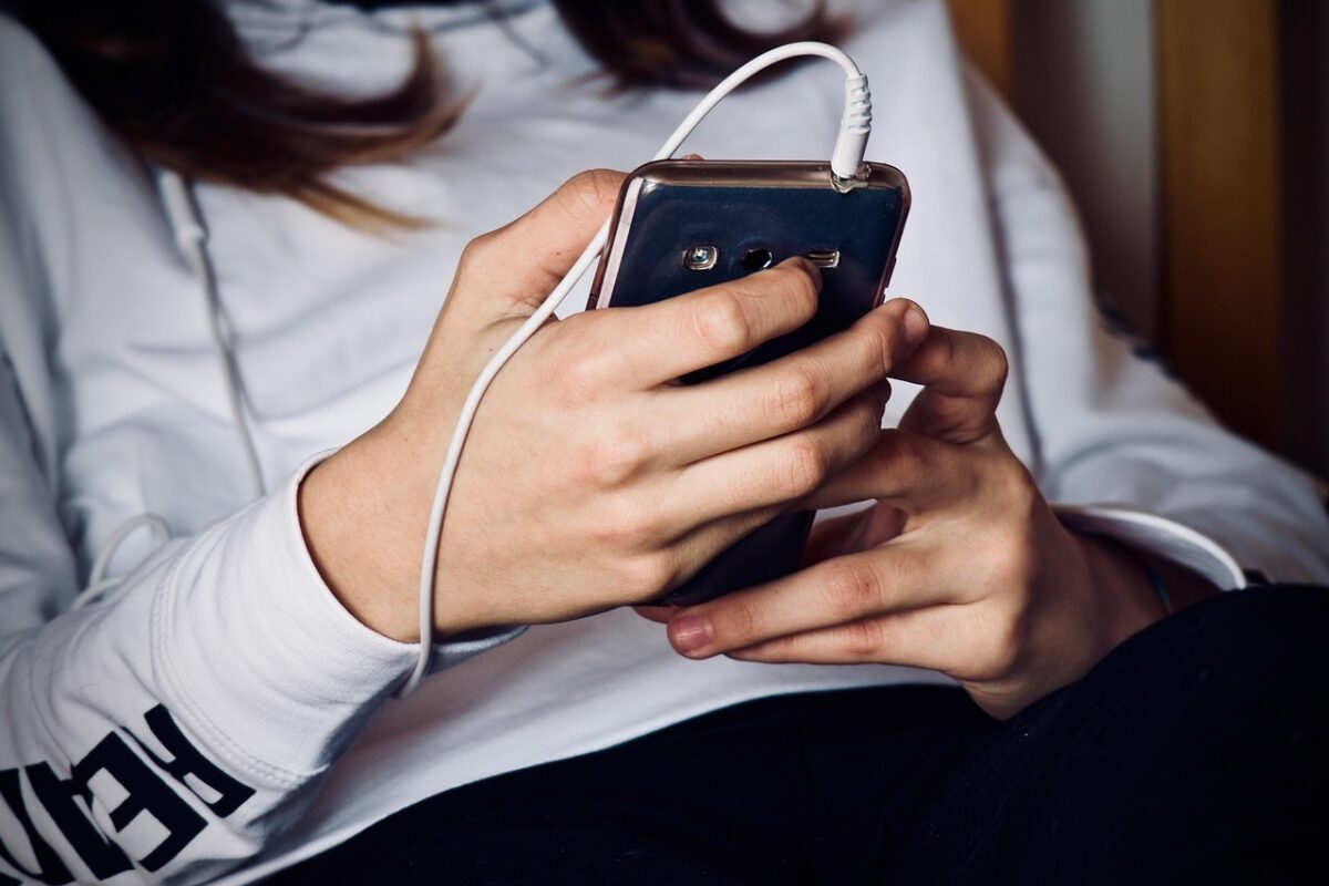 UPALJEN ALARM ZA BIH, DIGITALNA PISMENOST UČENIKA ISPOD PROSJEKA: “Internet je alat, ali ga koriste pogrešno”