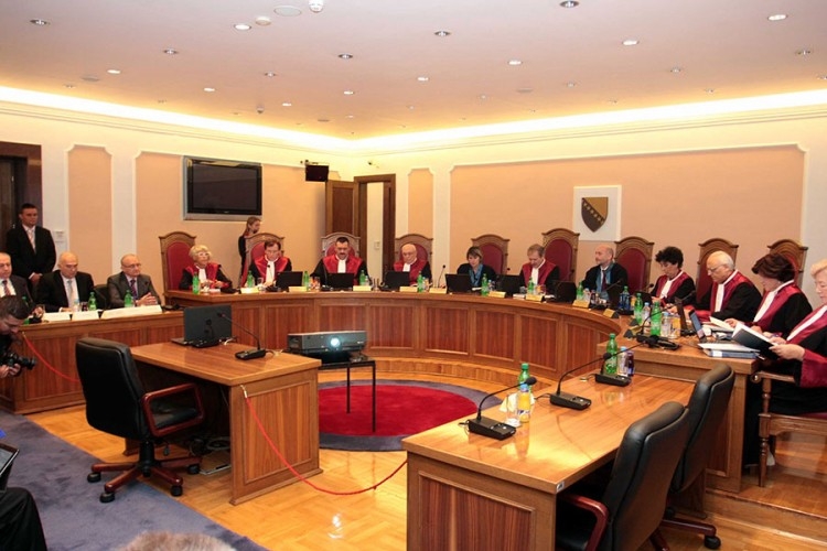 USTAVNI SUD BIH: Uzimanje krvi i pregled samo uz ličnu saglasnost