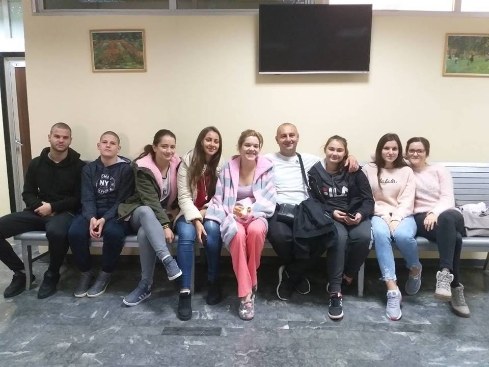 DOBOJ: Trener i karatisti "Vile" posjetili svoju klupsku kolegicu na VMA Beograd