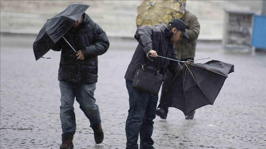 VRIJEME: Oblačno uz slabu kišu i jak vjetar, temperatura oko 10 stepeni