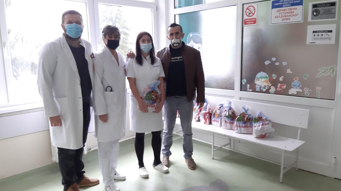 BOLNICA DOBOJ: Strukovni sindikat medicinskih sestara i tehničara obradovao najmlađe pacijente (FOTO)